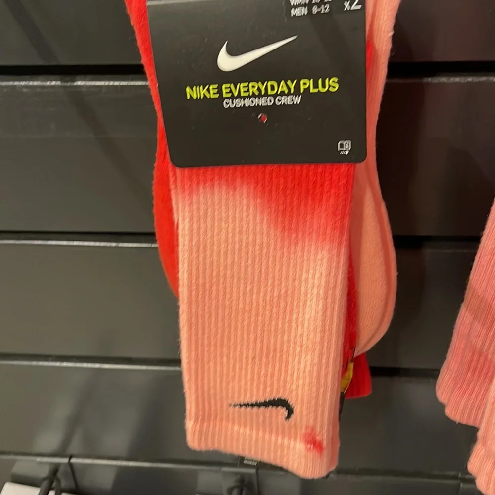 Nike Everyday Plus Cushioned
Multi-Color
Size L
Crew Socks (2 Pairs)
DH6096-902 - Picture 15 of 15